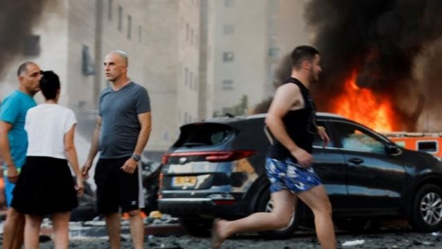 Φλέγεται το Ισραήλ | Η Χαμάς εκτόξευσε 5.000 ρουκέτες - Μάχες σε ισραηλινά εδάφη, βομβαρδισμοί στη Γάζα