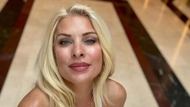 Η Ελένη Μενεγάκη δημοσίευσε τις πιο τρυφερές φωτογραφίες του Άγγελου Λάτσιου αγκαλιά με τη μικρότερη αδερφή του, Μαρίνα