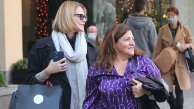 Τζένη Μπαλατσινού &amp; Βίκυ Σταυροπούλου σε χαλαρές στιγμές στο κέντρο της Αθήνας