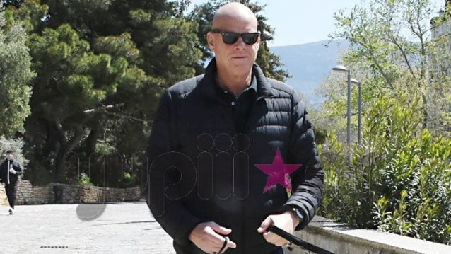 Τζώνη Καλημέρης: Βόλτα με τα σκυλιά του μετά την περιπέτεια με τον κορονοϊό! Δείτε τα στιγμιότυπα