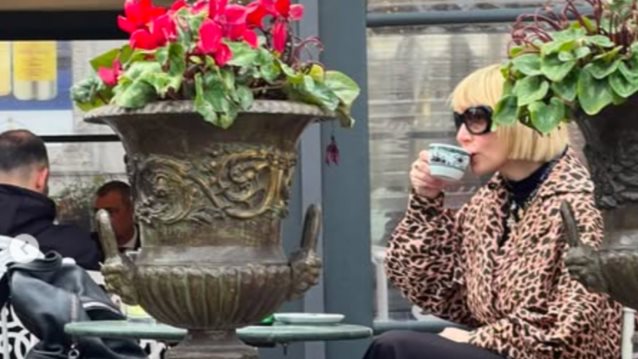 Το φωτογραφικό άλμπουμ της Ελεωνόρας Ζουγανέλη στη Νάπολη