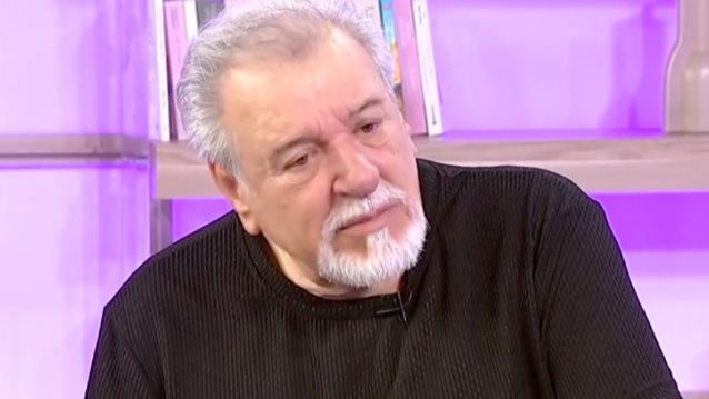 Ο Τάσος Χαλκιάς απαντά για το &quot;μεγάλο κρεβάτι στο θέατρο&quot; του Παύλου Χαϊκάλη: &quot;Είναι ένας πολύ ταλαντούχος άνθρωπος αλλά...