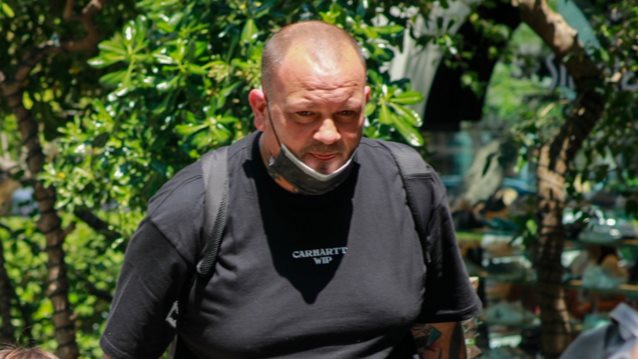 Μπαμπάς εν δράσει! Ο Δημήτρης Σκαρμούτσος με τον μικρότερο γιο του