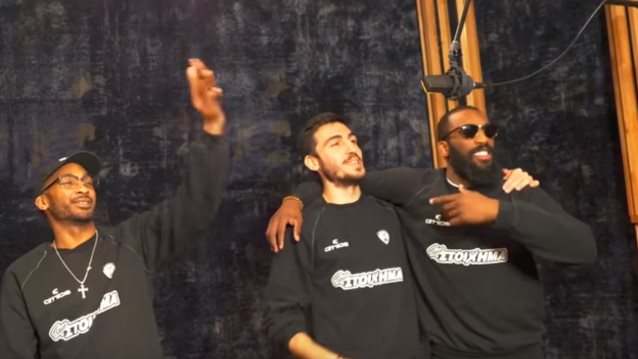 Αστέρες των γηπέδων ντριμπλάρουν με… νότες : Αποκλειστικά στον ΟΠΑΠ: Οι «μάγοι» της πορτοκαλί μπάλας αφιερώνουν τραγούδια στον Άγιο Βαλεντίνο