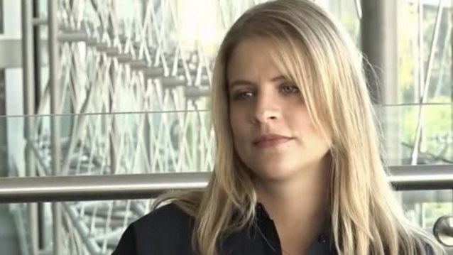 Η Δανάη Μιχαλάκη μάς δείχνει την κοιλίτσα της και τον σκύλο της: "Κολλητοί φίλοι"