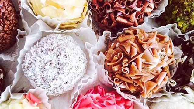 Τρούφες Μπαρμπαρήγου: Ανακαλύψαμε τα γλυκίσματα που θα σας μείνουν αξέχαστα!