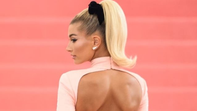 Εύκολοι τρόποι να αναβαθμίσετε την κλασική αλογοουρά: Απογειώστε την κλασική αλογοουρά με τις κατάλληλες προσθήκες στο look