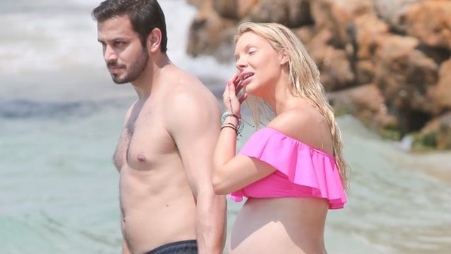 Χριστίνα Αλούπη: Στην παραλία με φουσκωμένη κοιλίτσα: Οι τρυφερές στιγμές με τον σύντροφό της