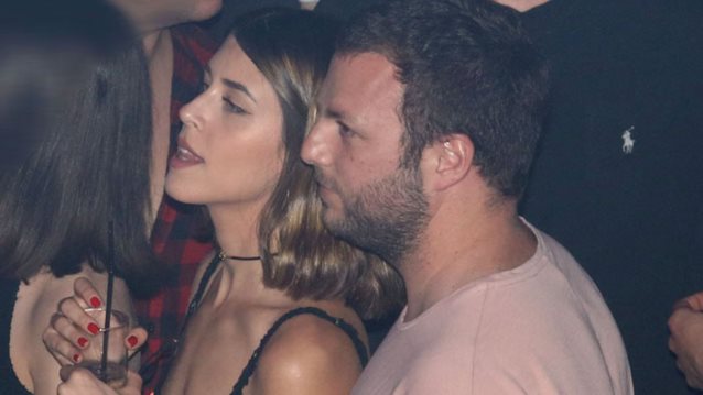 Demy &amp; Κωνσταντίνος Κωνσταντίνου: Είναι αχώριστοι! Τα παθιασμένα φιλιά σε νυχτερινή τους έξοδο