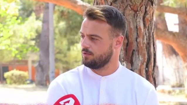 Ο Στέφανος Χίλας μιλά ανοιχτά για τις ρατσιστικές επιθέσεις λόγω της καταγωγής του