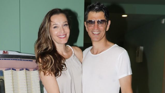 Ο Σάκης Ρουβάς φωτογραφίζει την Κάτια Ζυγούλη στις διακοπές τους στην Κέρκυρα