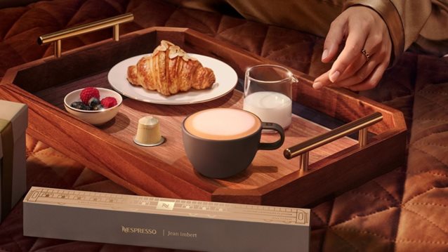 Η Nespresso φέρνει τα Χριστούγεννα στο ποτήρι (και την καθημερινότητά) μας