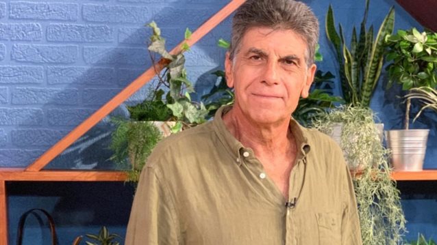 Τι μας ενοχλεί τόσο κάθε φορά στις συνεντεύξεις του Γιάννη Μπέζου;