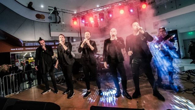 Κωνσταντίνος Χριστοφόρου &amp; ONE: Εντυπωσίασαν στο αποκριάτικο live stage του 92.3 Λάμψη στο Athens Metro Mall