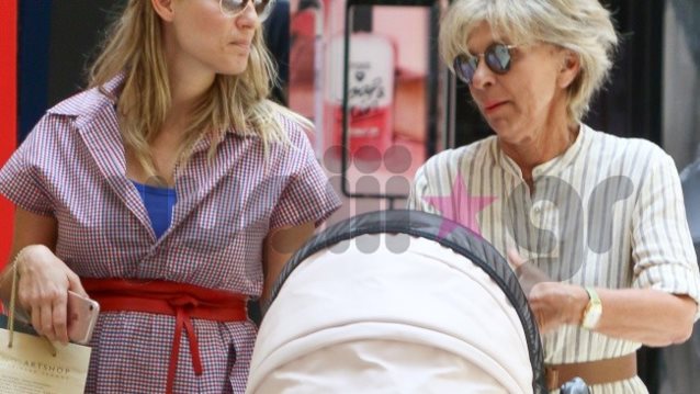 Ελεονώρα Μελέτη: Βόλτα μόνο για κορίτσια! Με την κόρη της και τη μαμά της για shopping