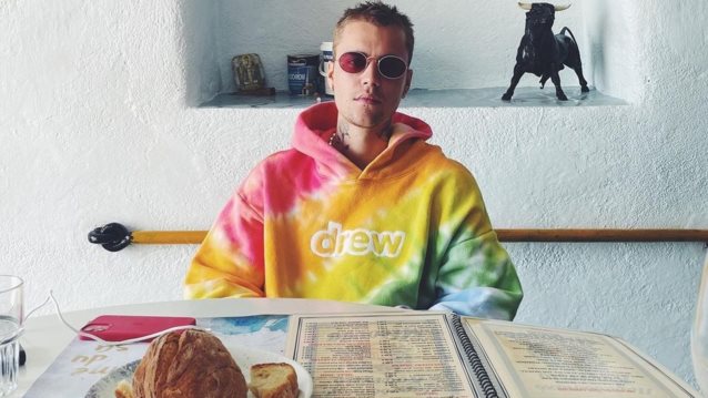 Justin Bieber | Στη σκηνή για πρώτη φορά μετά την παράλυση στο πρόσωπό του