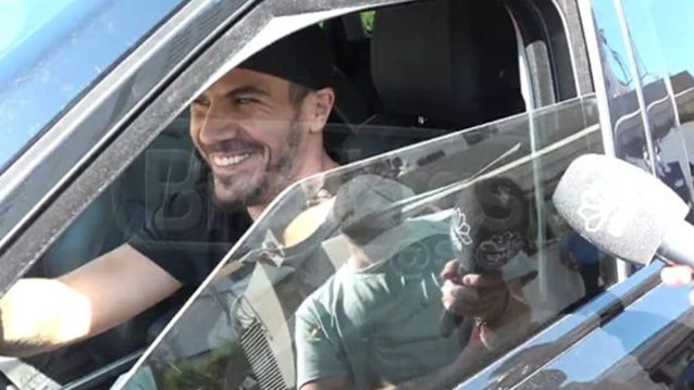 Ο Άκης Πετρετζίκης στην πρώτη αντίδραση on camera μετά τη γέννηση της κόρης του