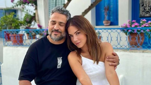 Η Βάσω Λασκαράκη απαθανατίζει τον Λευτέρη Σουλτάτο να χορεύει σε κρητικό πανηγύρι