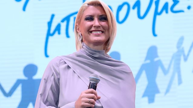 Η εμφάνιση της Σίας Κοσιώνη σε φιλανθρωπική συναυλία στο Καλλιμάρμαρο