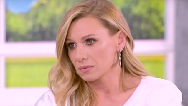 Η αινιγματική απάντηση της Κατερίνας Καραβάτου για την προσωπική της ζωή