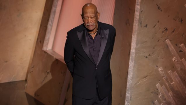 Oscars 2025 | Γιατί ο Morgan Freeman φορούσε γάντι στο αριστερό του χέρι