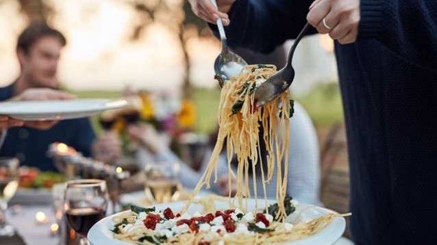 Πάστα με φέτα: Αυτή είναι η συνταγή για την πιο εύκολη &amp; νόστιμη ελληνική μακαρονάδα