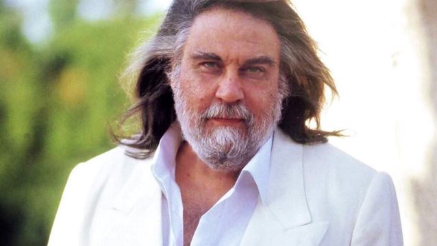 Βαγγέλης Παπαθανασίου | Τα μηνύματα του καλλιτεχνικού κόσμου, το tweet του Elon Musk και το μήνυμα Κώστα Γαβρά για τον θάνατό του