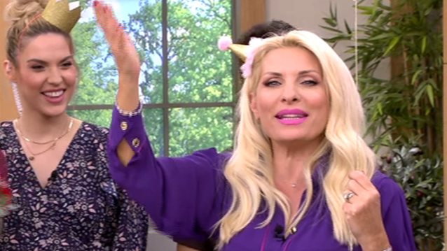 Ελένη Μενεγάκη: Έγινε 50 με ένα πάρτι στο πλατό! Δείτε το video