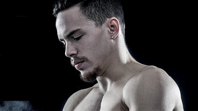 Λευτέρης Πετρούνιας: Η εντυπωσιακή φωτογράφιση &amp; η προσωπική εξομολόγηση