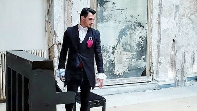 Δήμος Αναστασιάδης: Η Τζένη Θεωνά παίζει στο νέο του video clip. Ποια πασίγνωστη ηθοποιός συμπρωταγωνιστεί μαζί της;