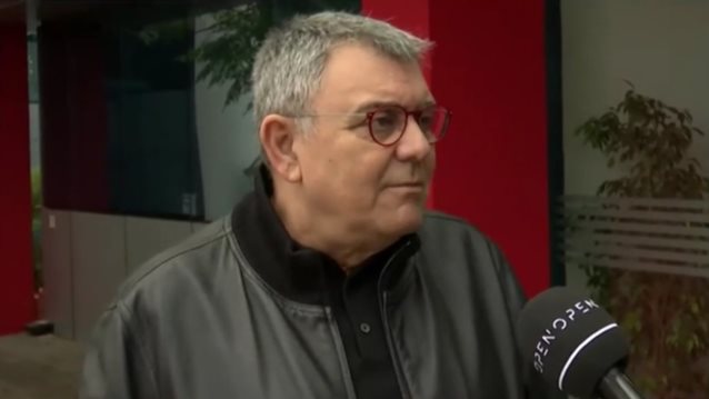 Ο Τάκης Χατζής απαντά στα σχόλια για τις ερωτήσεις στον Γιάννη Τσιμιτσέλη