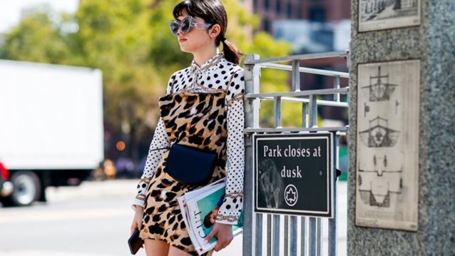 Αυτό είναι το απόλυτο party dress της σεζόν: Σε ποιο φόρεμα πρέπει να επενδύσεις