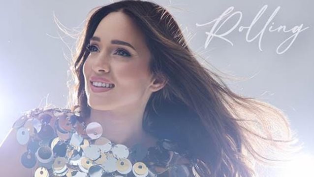 Kalomira: Συνεργάζεται με τους παραγωγούς της JLo και μας παρουσιάζει το &quot;Rolling&quot;