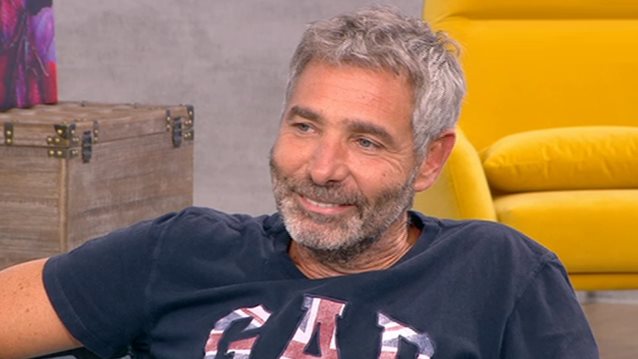 Θοδωρής Αθερίδης: Έγινε 55! Η ευφάνταστη τούρτα &amp; το χιουμοριστικό σχόλιο της Σμαράγδας Καρύδη