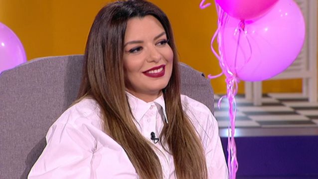 Νικολέττα Ράλλη
: Με φουσκωμένη κοιλίτσα στον Μουτσινά! Το όνομα της κόρης της &amp; όσα είπε για τη σχέση της