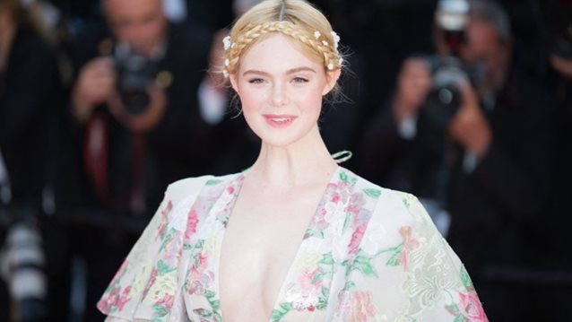 Elle Fanning: Τo ανοιξιάτικο milkbraid στο κόκκινο χαλί των Καννών
