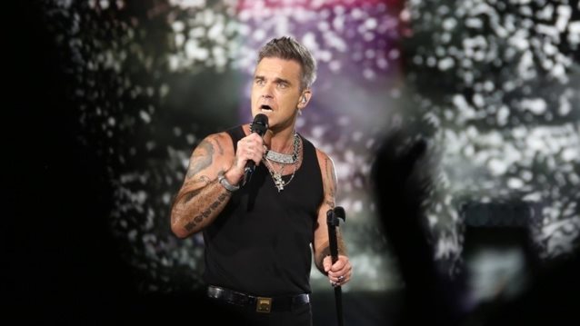 O Robbie Williams νιώθει στοχοποιημένος από τους εξωγήινους