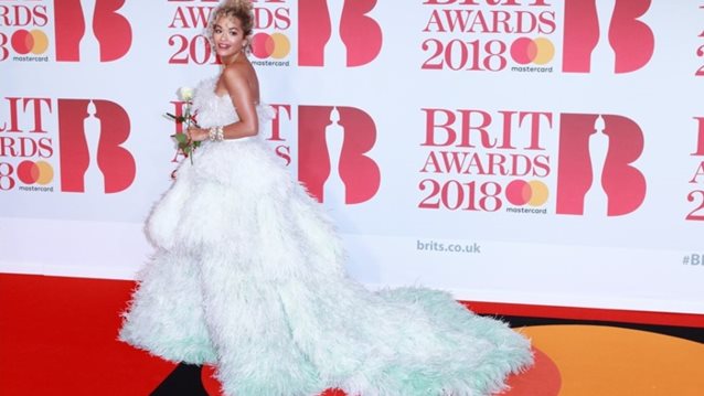 Brit Awards 2018: Οι λεπτομέρειες που ξεχωρίσαμε στο φετινό red carpet
