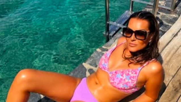 Η Ναταλία Γερμανού σε χαλαρές στιγμές στη θάλασσα