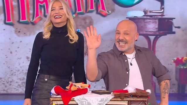 Η Φαίη Σκορδά έκανε έκπληξη στον Νίκο Μουτσινά! Η πρόταση που δέχτηκε on air