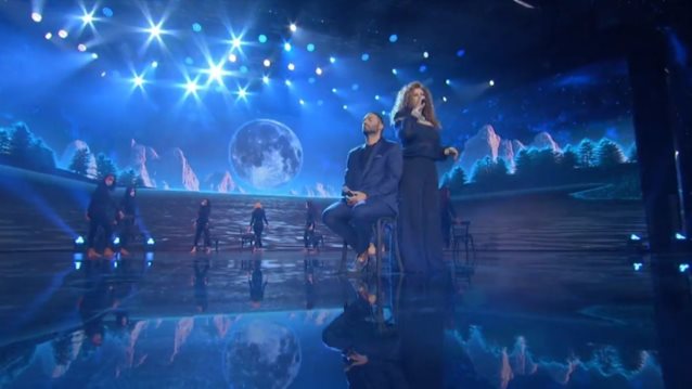 J2US | &quot;Χαρτοπόλεμος&quot; για Μαντώ &amp; Κώστα Φραγκολιά στην σκηνή