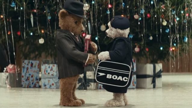 Τα αξιολάτρευτα αρκουδάκια του Heathrow επιστρέφουν ξανά για τα Χριστούγεννα
: Με μία συγκινητική ιστορία αγάπης

