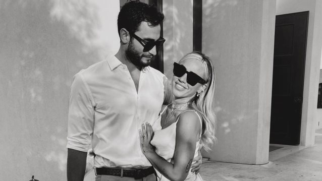 Κόνυ Μεταξά | Η αλήθεια για τις φωτογραφίες του Μάριου Καπότση και του Λευτέρη Πανταζή έξω από κοσμηματοπωλείο