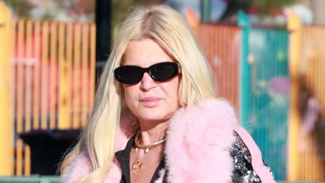 Showbiz report | Το εξιτήριο της συζύγου του Πατούλη, οι καθημερινές στιγμές της Μαρίνας Σταυράκη &amp; όλες οι φωτογραφίες