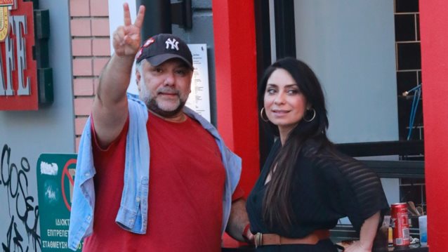 Χαλαρές στιγμές για τον Γρηγόρη Αρναούτογλου και τη Νάνσυ Αντωνίου