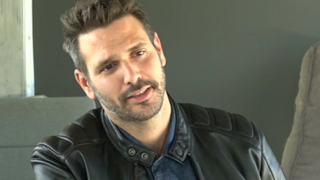 Μιχάλης Λεβεντογιάννης: Ποζάρει στο φακό της Μάρα Δεσύπρη μόνο με το μαγιό του