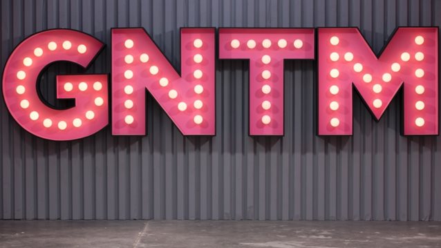 GNTM | Η νέα κριτική επιτροπή φωτογραφίζεται για πρώτη φορά μαζί