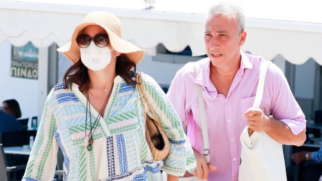 Στις Σπέτσες η Όλγα Κεφαλογιάννη &amp; ο Μίνως Μάτσας, λίγο πριν γίνουν γονείς