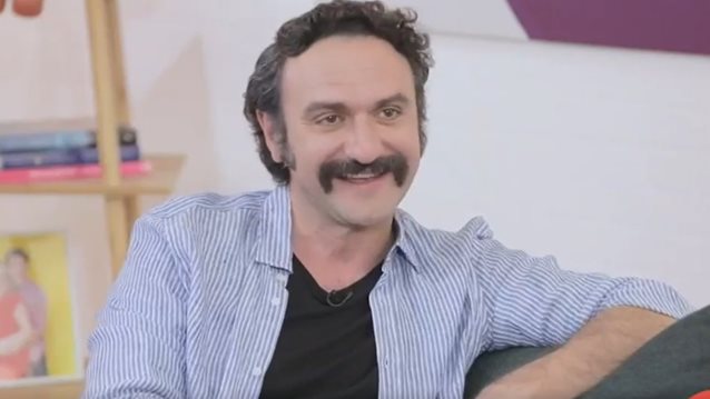 Μελέτης Ηλίας: "Παρακαλάω να μου στέλνουν τα νούμερα τηλεθέασης, γιατί έχω λόξα να τα βλέπω"