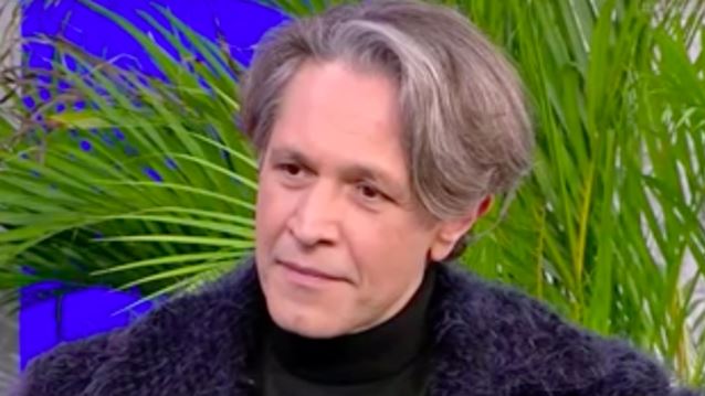 Αντέδρασε ο Αιμίλιος Χειλάκης για την πολιτική της χώρας: &quot;Μη μας παίρνετε τη δουλειά και το κάνετε και χάλια&quot;